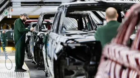 Jaguar Land Rover Vendor Network Staff Reportedly Told to Apply for Universal Credit, Union Claims