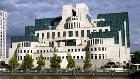 MI6 Rolls Out Encrypted Portal to Lure Spies in Russia