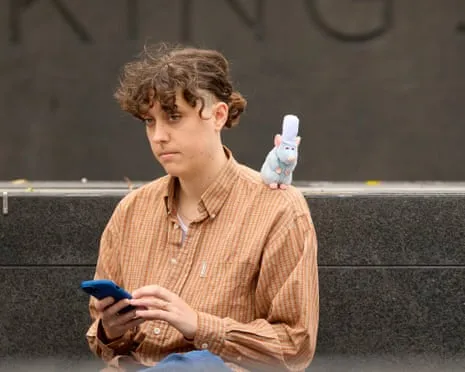 Folks offer me a ample space’: My unusual seven days of donning shoulder toys